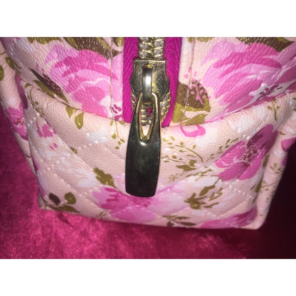 Betsey Johnson Inspired Floral Makeup Bag! ๐ - Picture 2 of 5